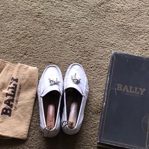 Bally made in Switzerland real soft leather white size 8.5 M w. Wood shoe tree